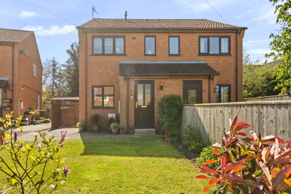 2 bedroom Semi-detached house For Sale