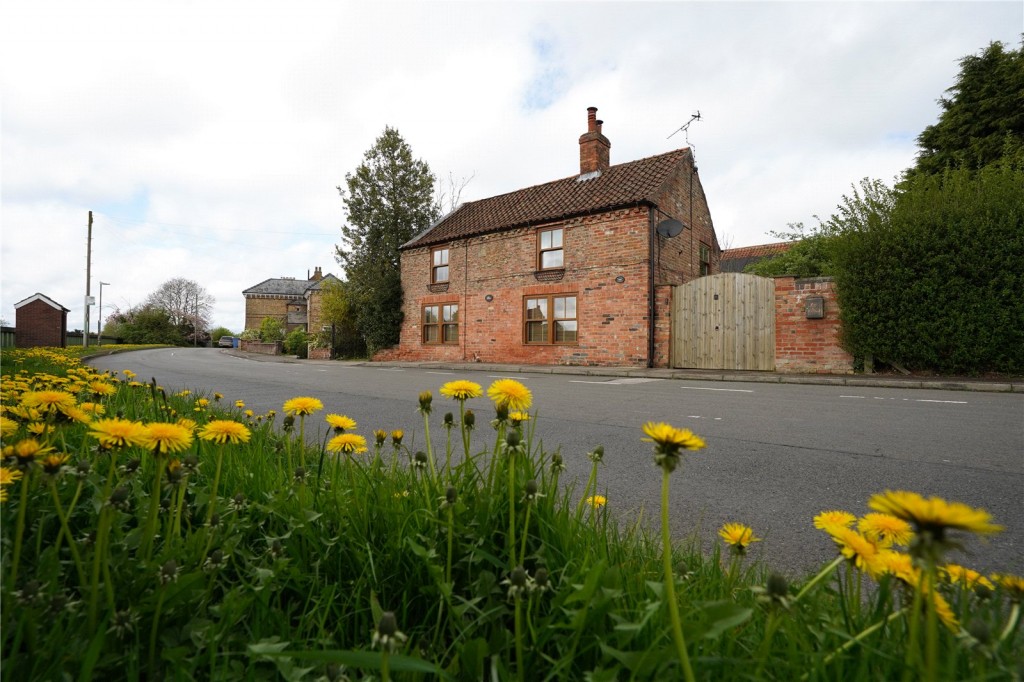 3 bedroom Cottage For Sale