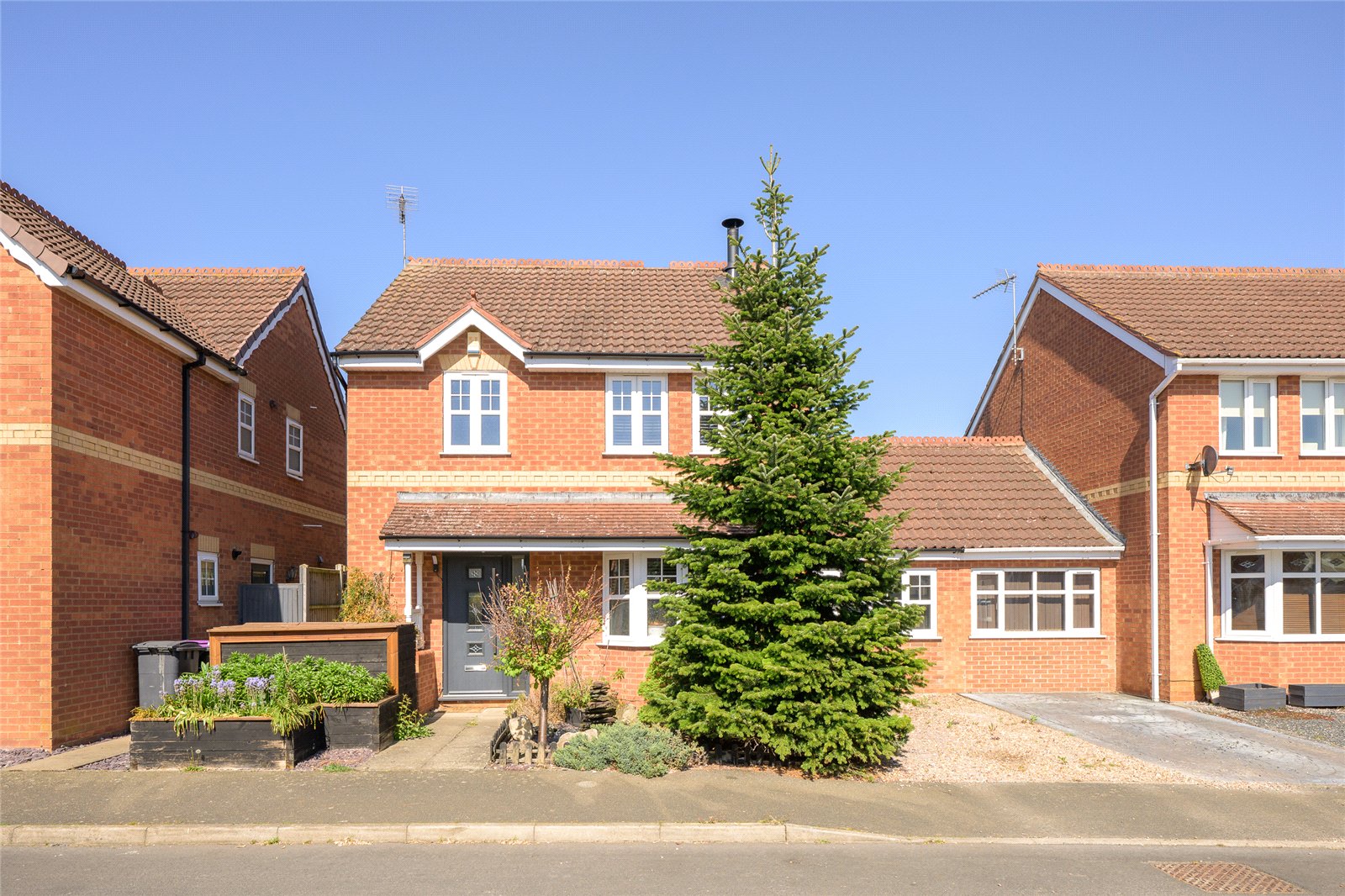 3 bedroom Detached house Under Offer