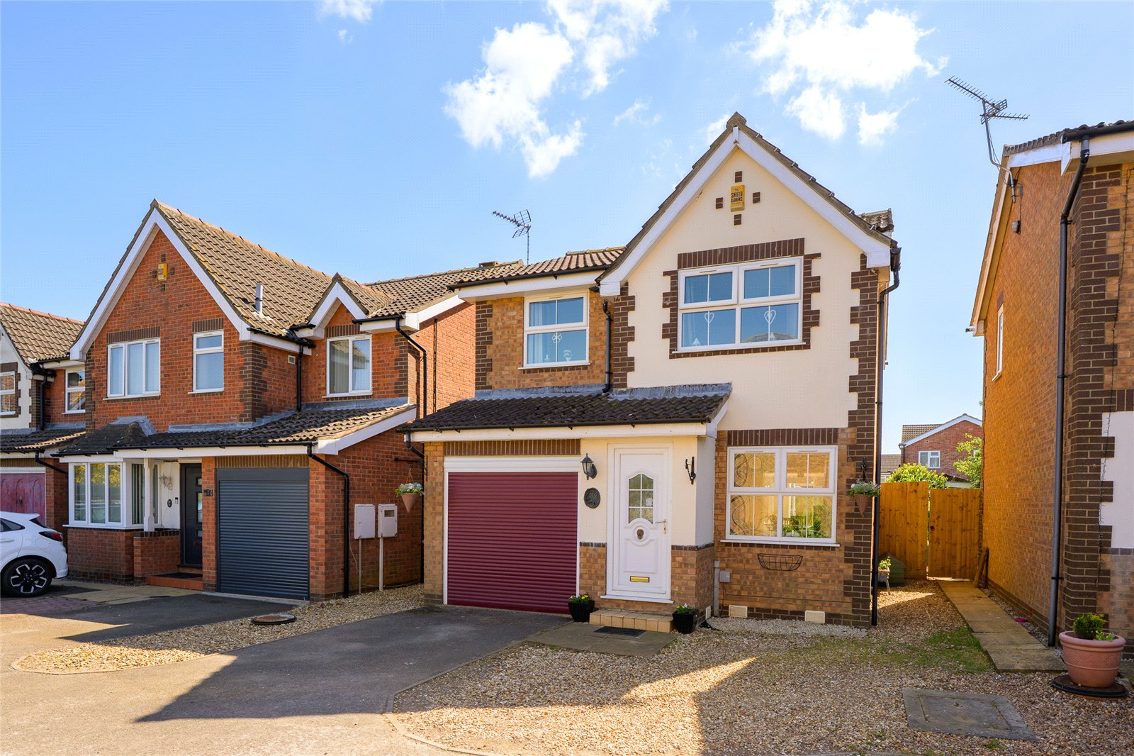 3 bedroom Detached house Under Offer