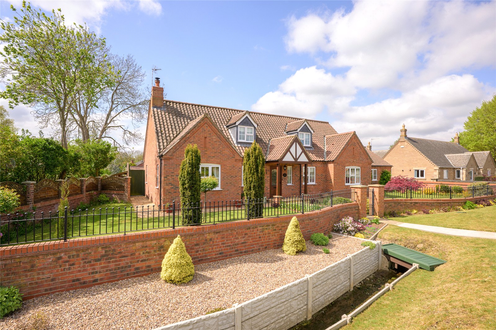 4 bedroom Detached house Under Offer