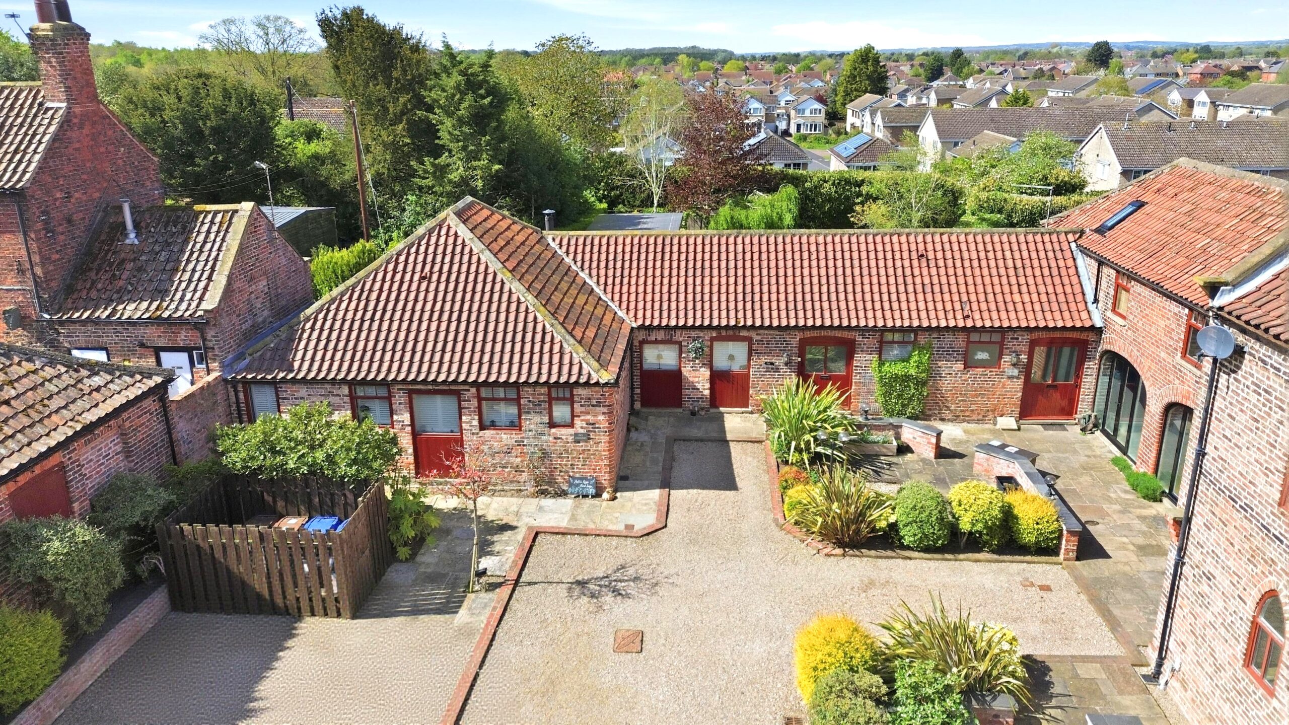 3 bedroom Studio flat For Sale