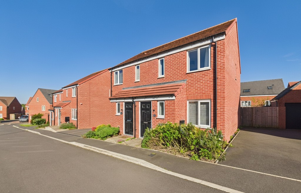 2 bedroom Semi-detached house For Sale