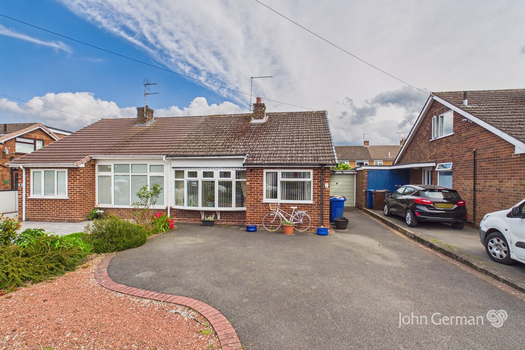 2 bedroom Semi-detached house For Sale