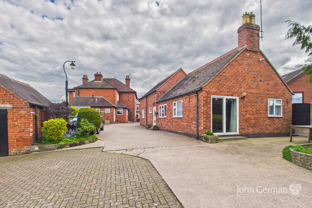 6 bedroom Semi-detached house For Sale