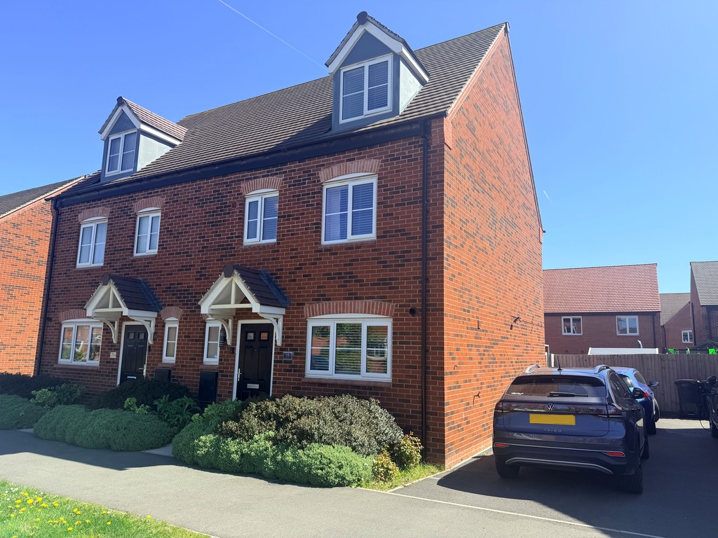4 bedroom Semi-detached house For Sale