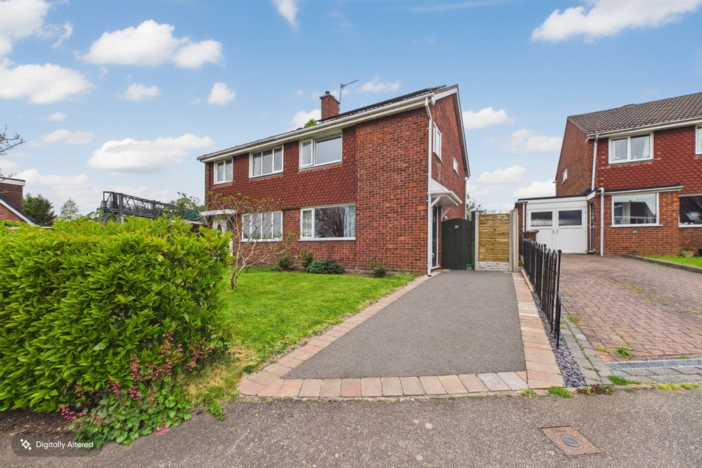 3 bedroom Semi-detached house For Sale