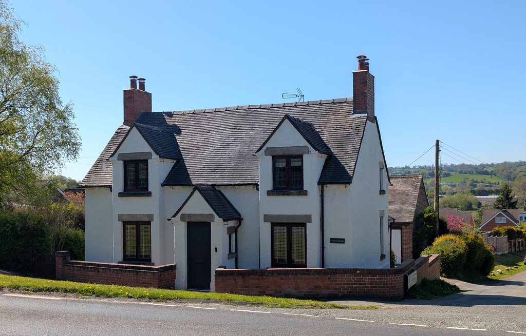 2 bedroom Detached house For Sale