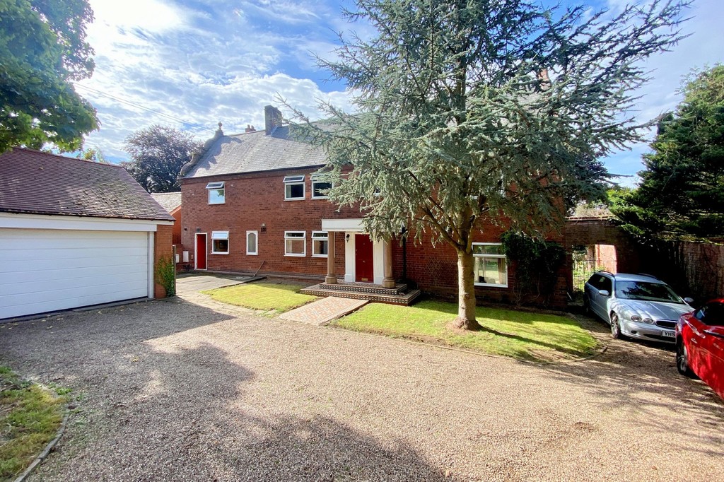 4 bedroom Property For Sale