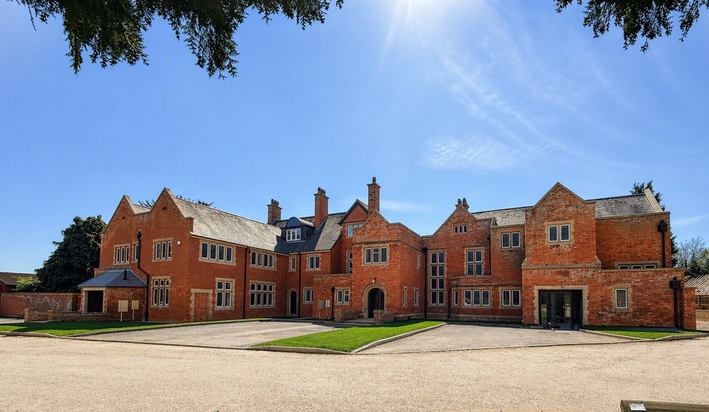 5 bedroom Property For Sale