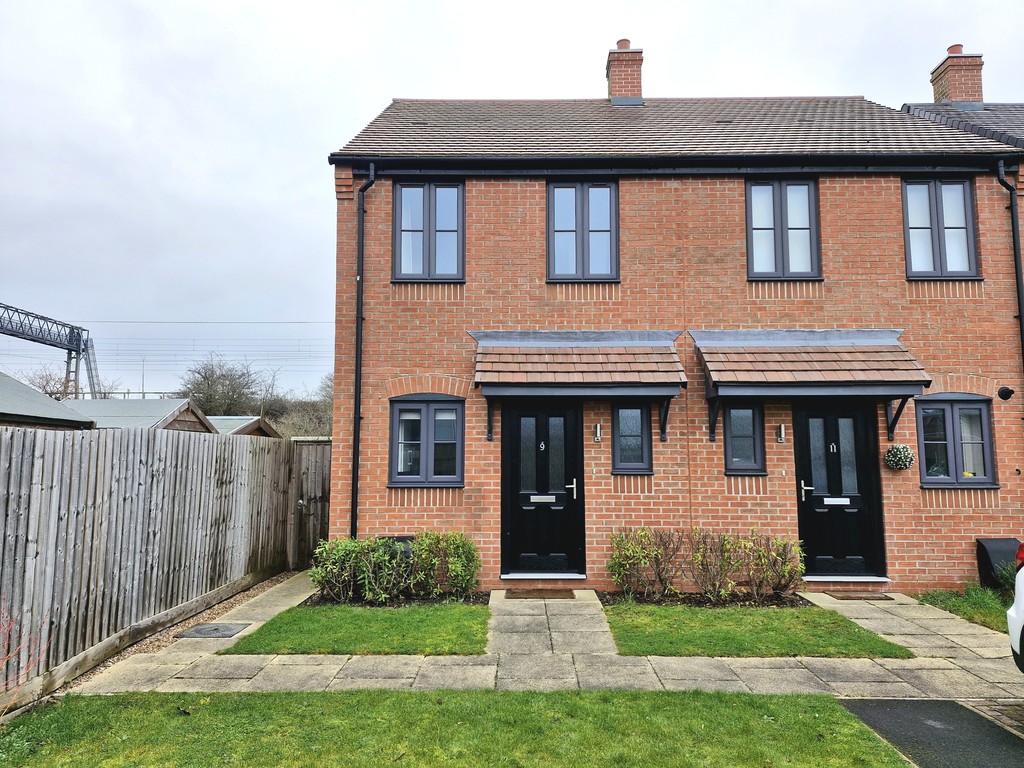 2 bedroom Semi-detached house To Let