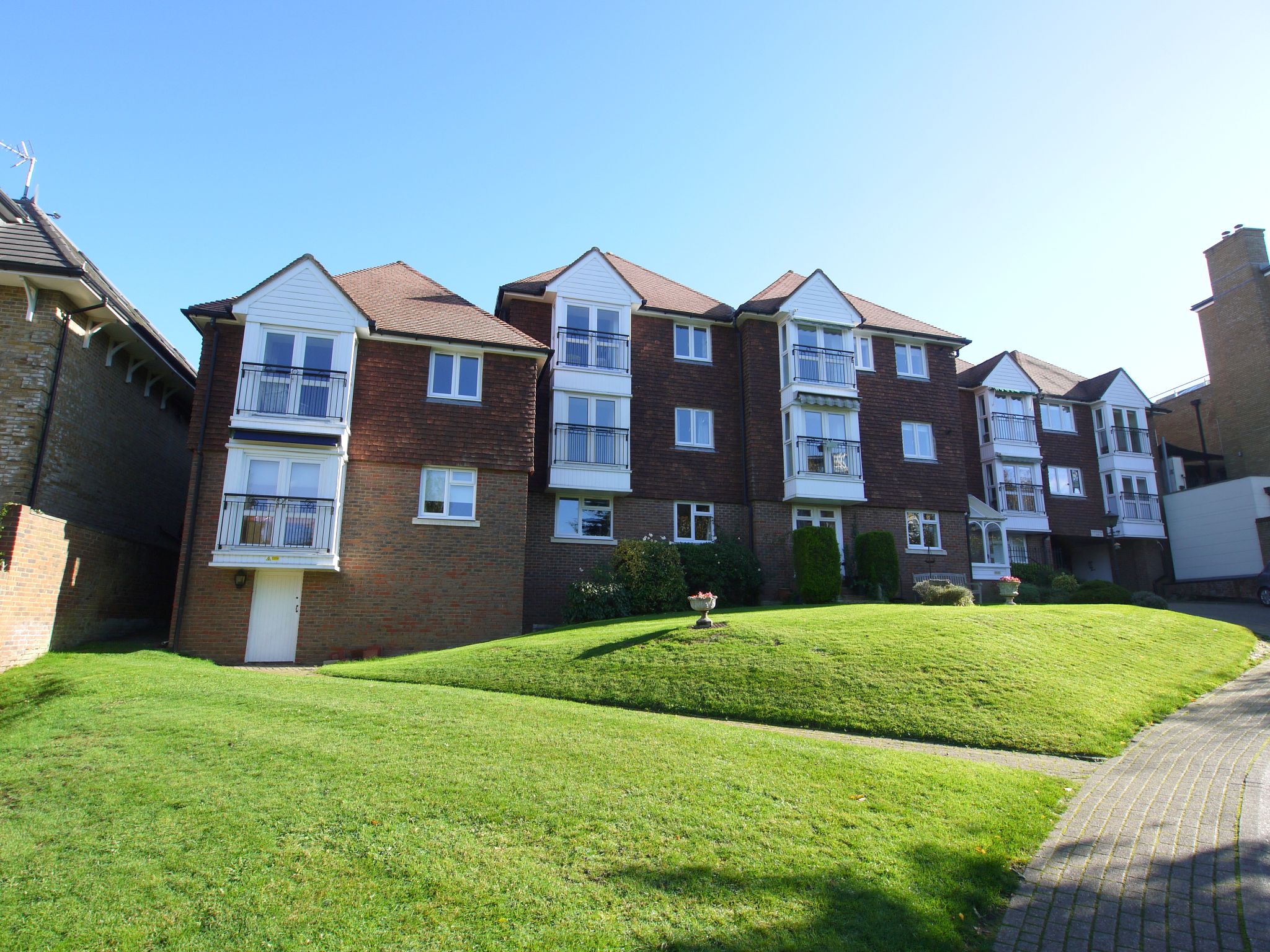 2 bedroom Apartment For Sale