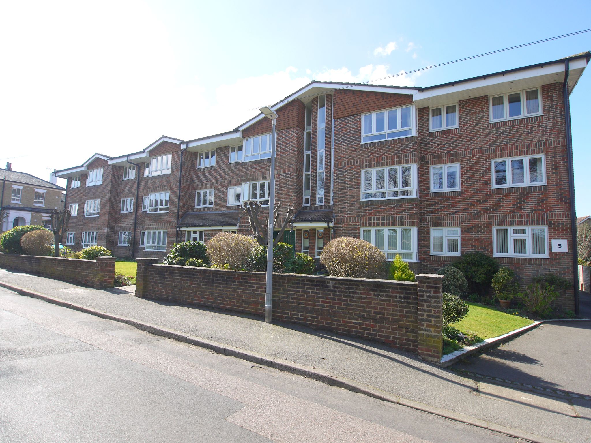 2 bedroom Apartment For Sale