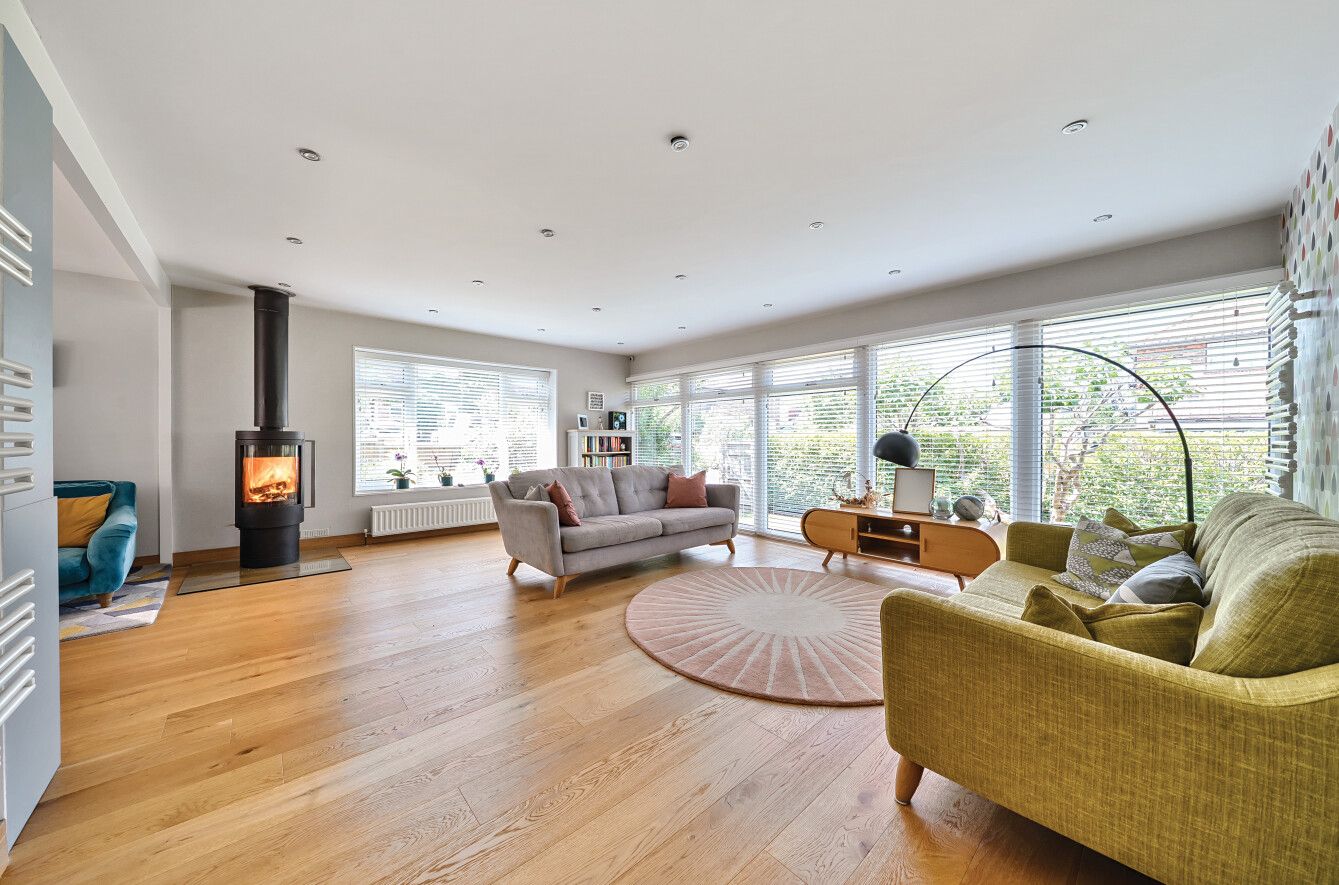 5 bedroom Detached bungalow For Sale