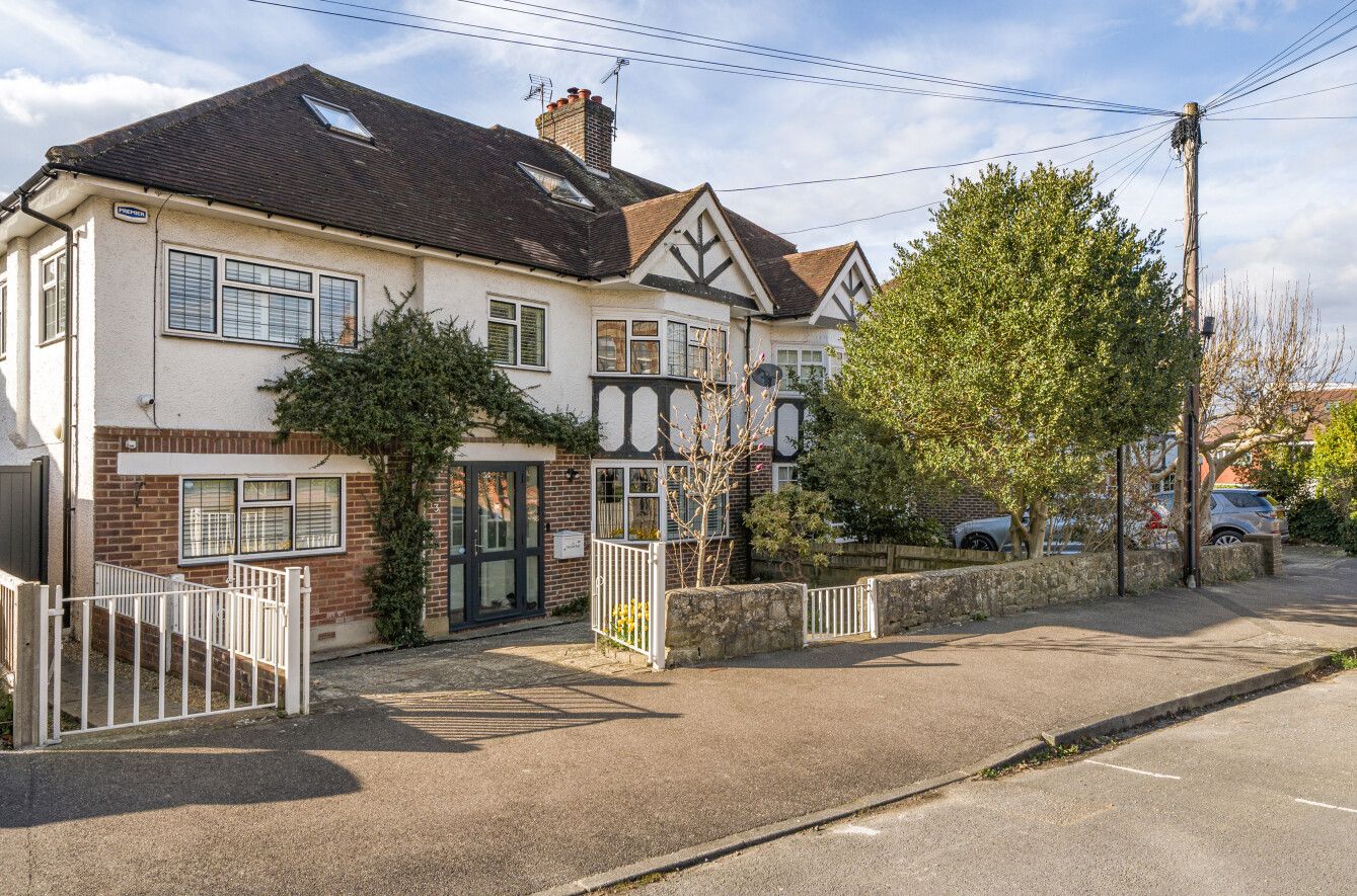 5 bedroom Semi-detached house For Sale
