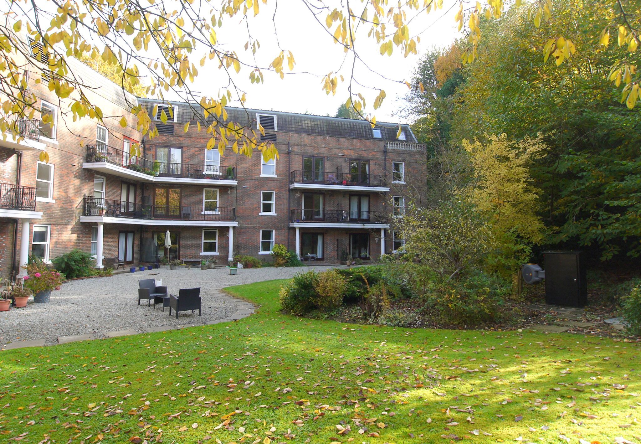 2 bedroom Flat For Sale