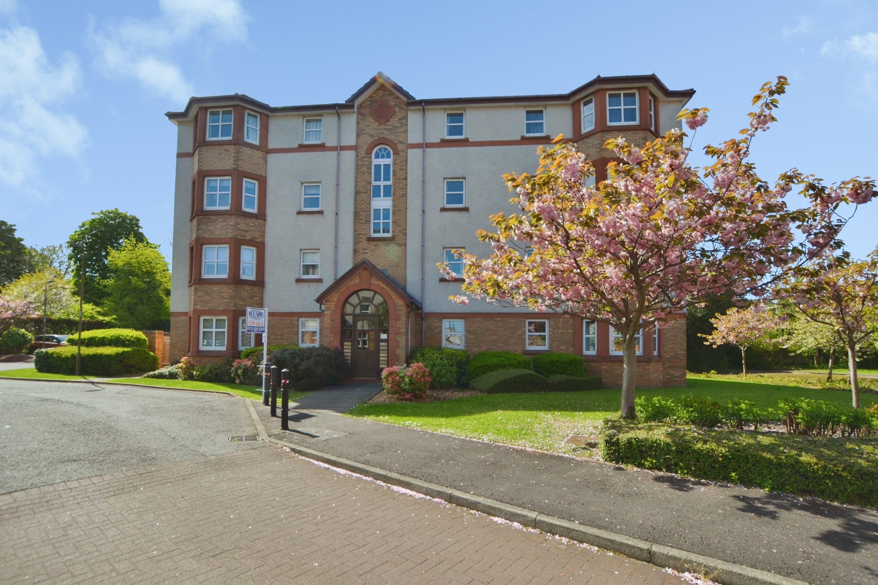 2 bedroom Flat To Let