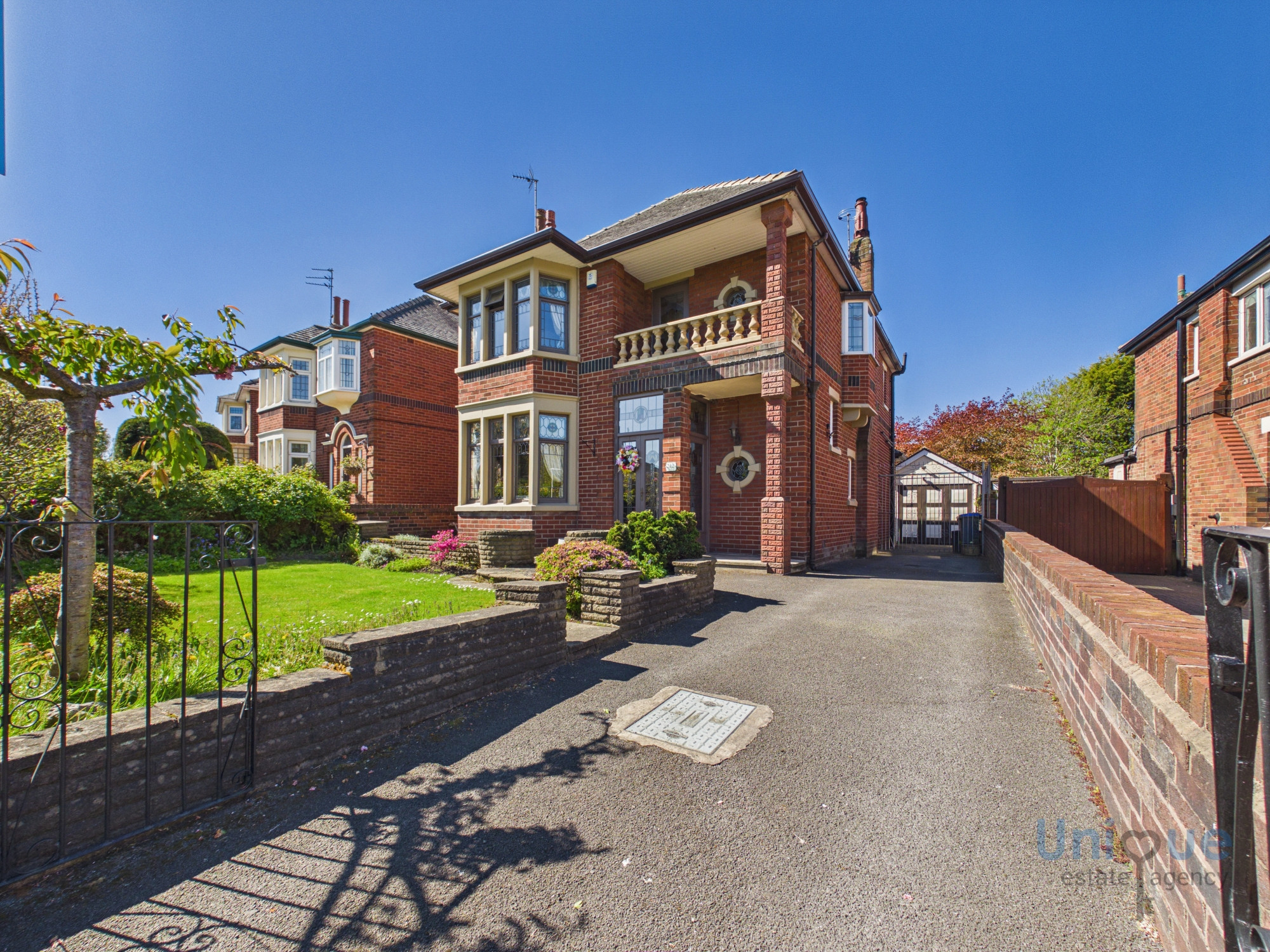 3 bedroom Detached house For Sale