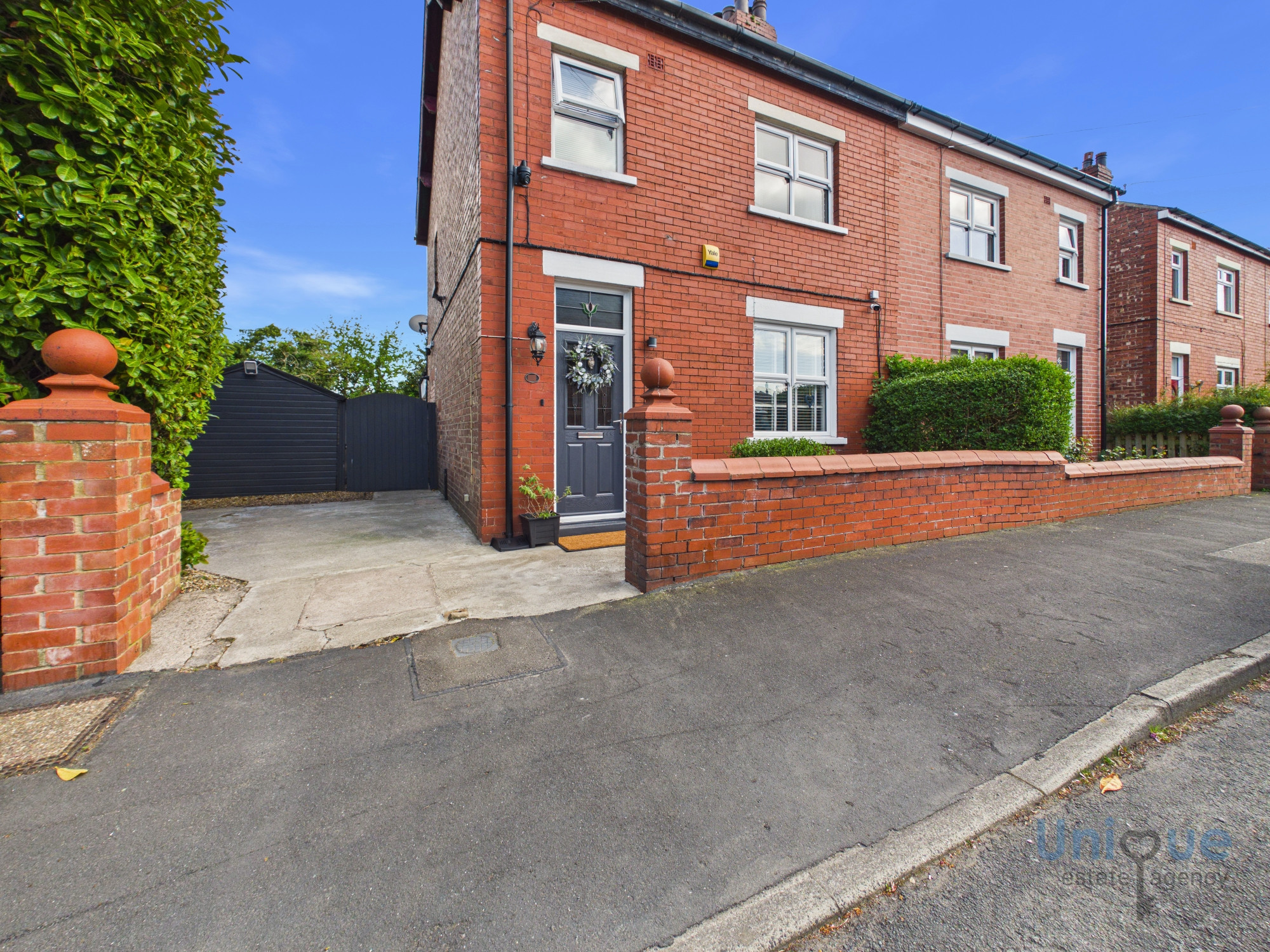 5 bedroom Semi-detached house Under Offer