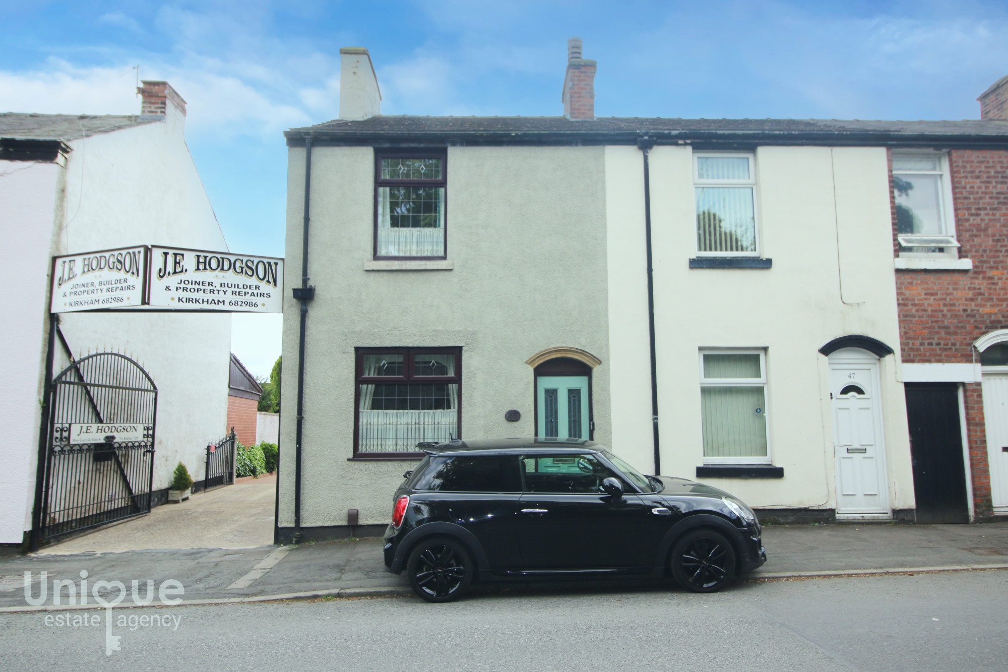 2 bedroom End of terrace house For Sale