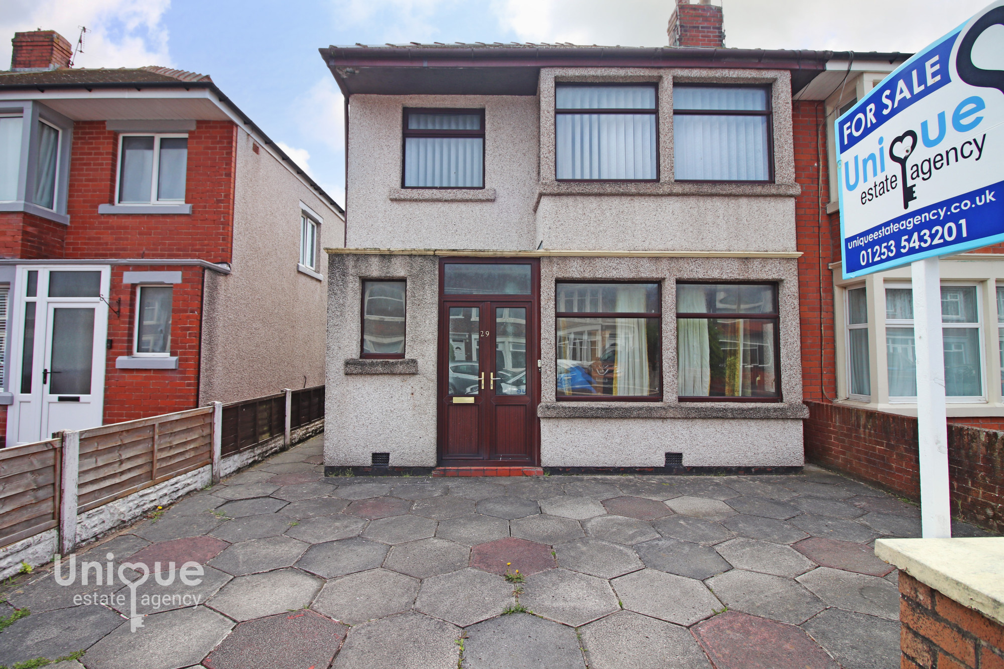 3 bedroom Detached house For Sale