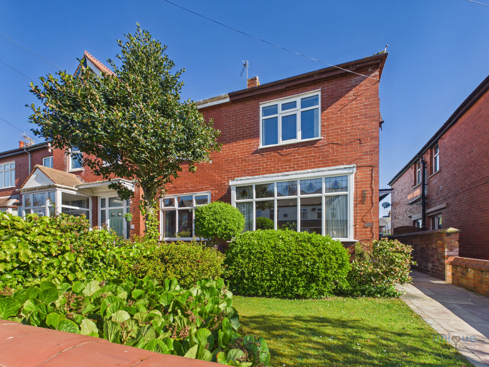 4 bedroom End of terrace house Under Offer
