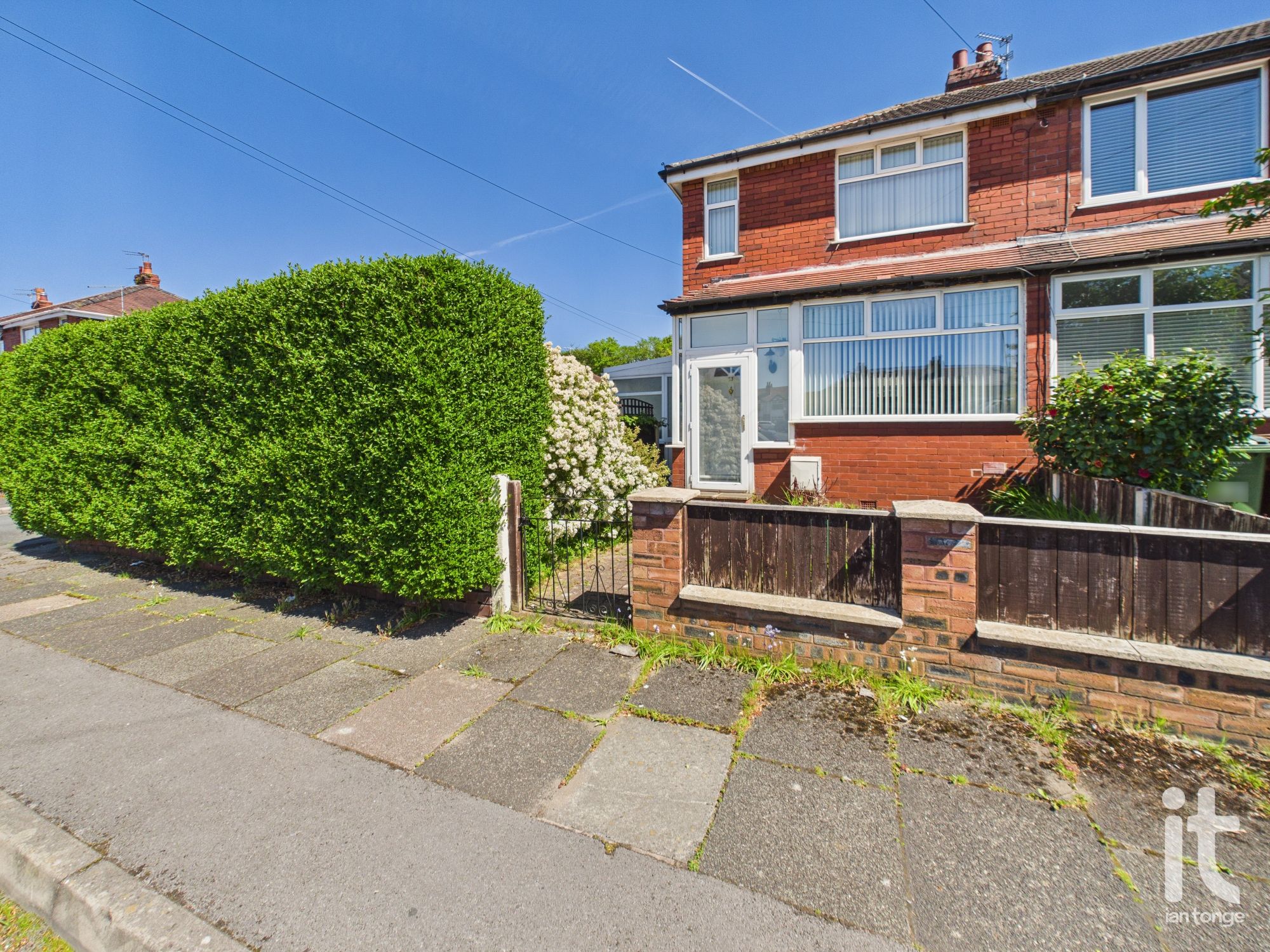 2 bedroom Terraced House Under Offer
