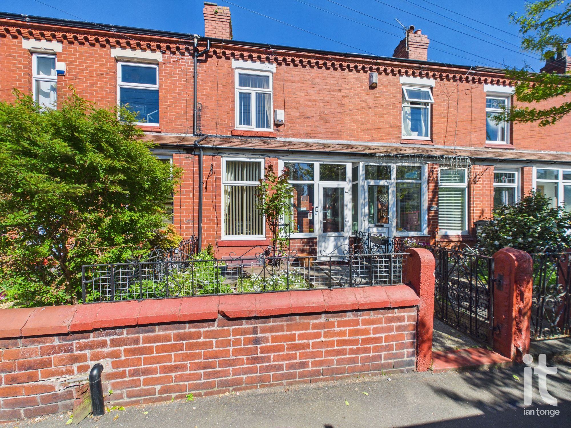 2 bedroom Terraced House Under Offer
