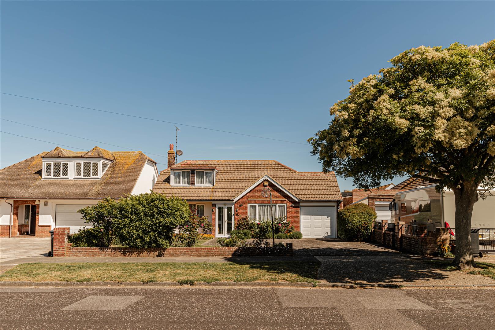 4 bedroom Bungalow For Sale