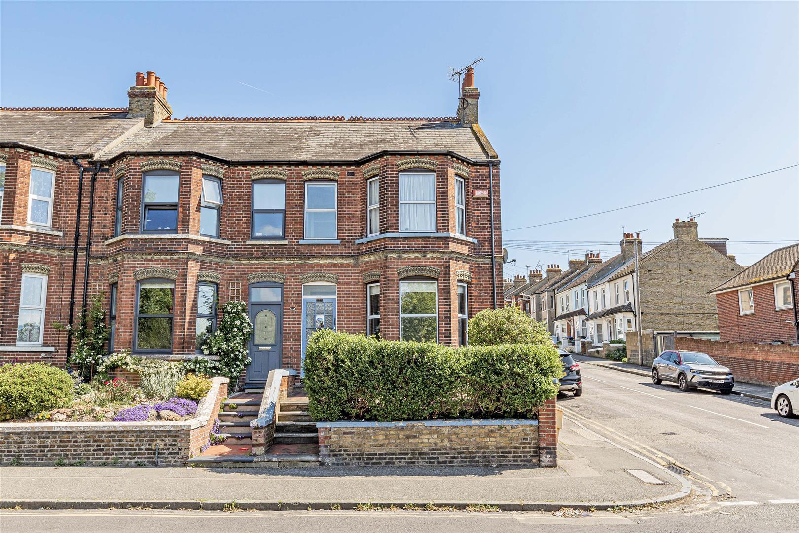 3 bedroom End of terrace house Let