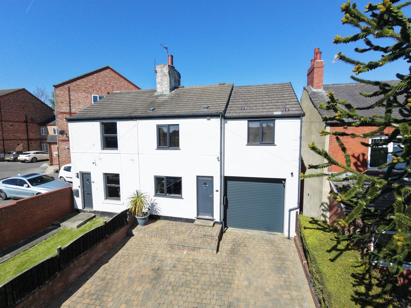 4 bedroom Semi-detached house Under Offer