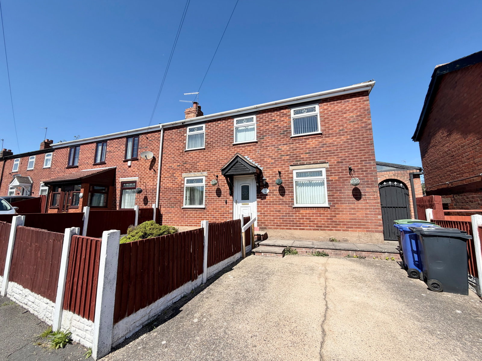 3 bedroom Semi-detached house For Sale