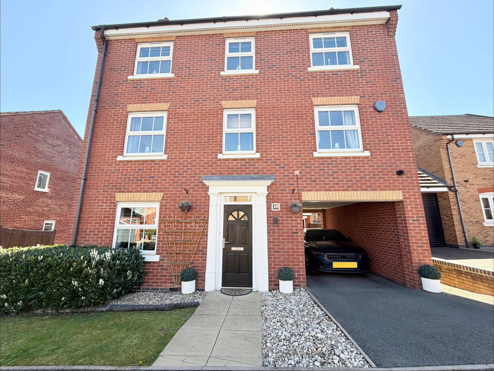 4 bedroom Detached house Under Offer