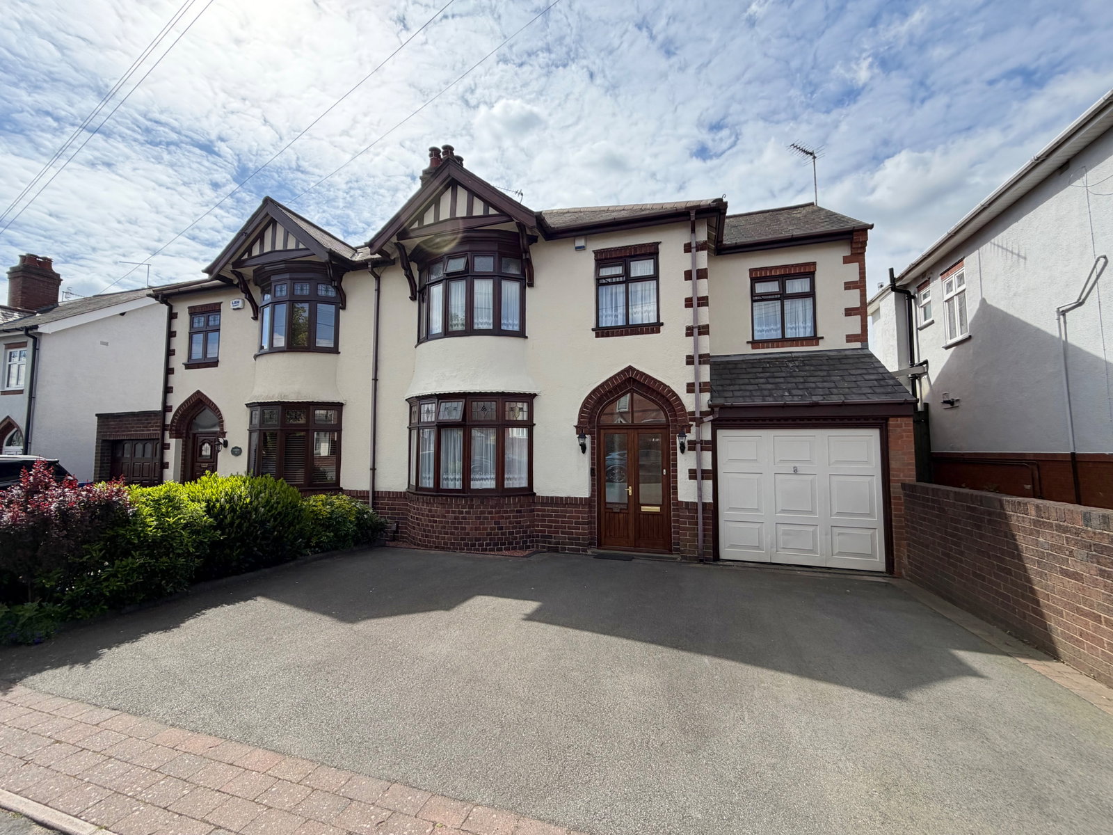 5 bedroom Semi-detached house For Sale