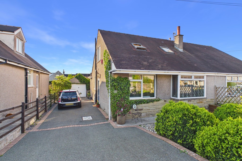 4 bedroom Detached bungalow For Sale