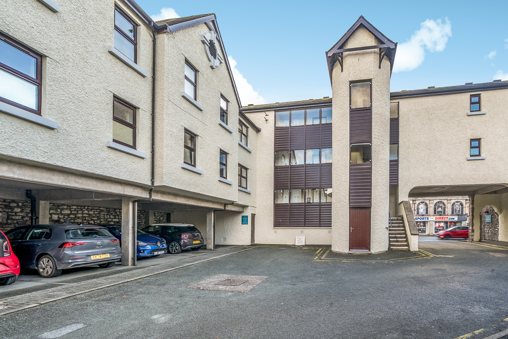 1 bedroom Flat share To Let