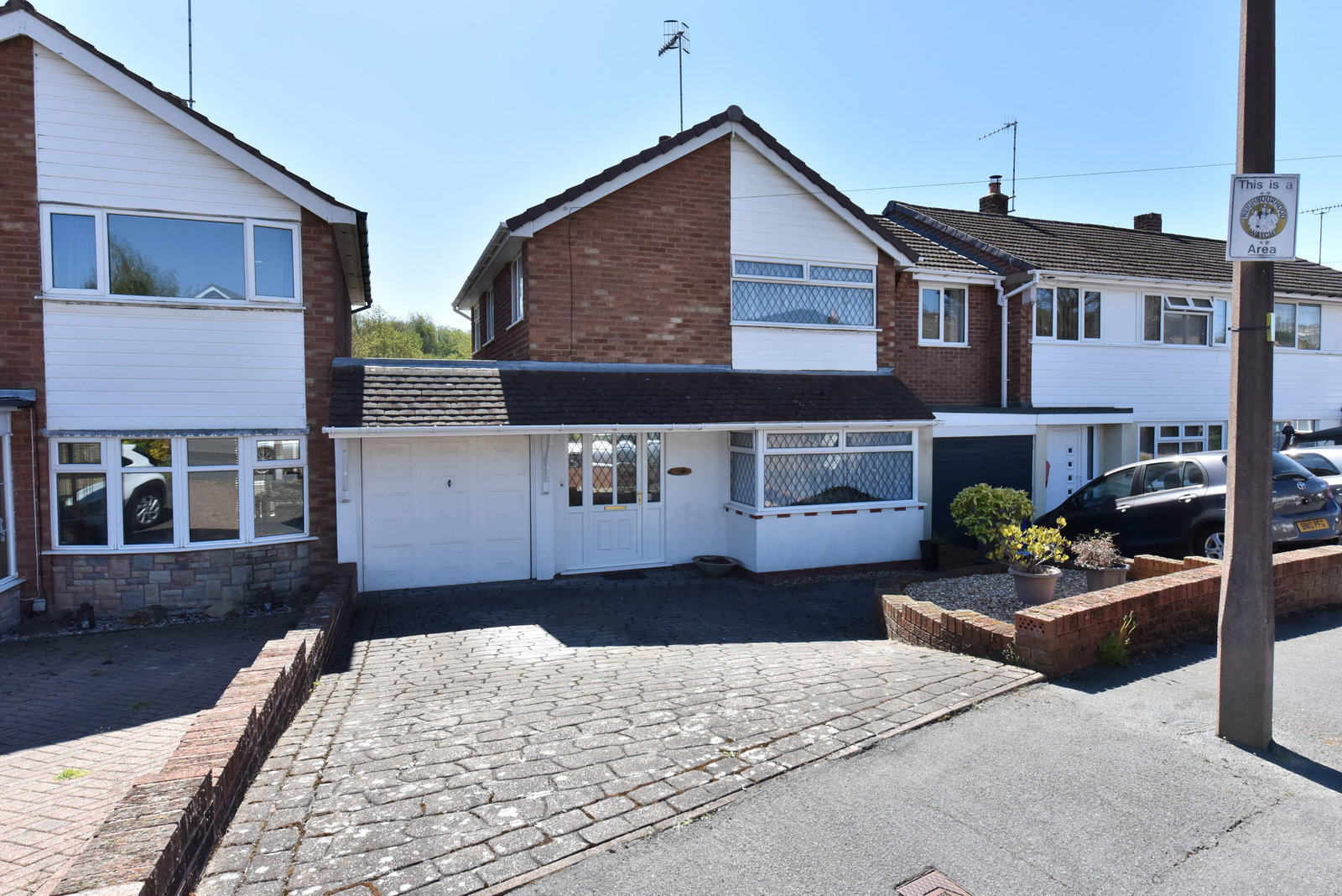 3 bedroom Link detached house For Sale