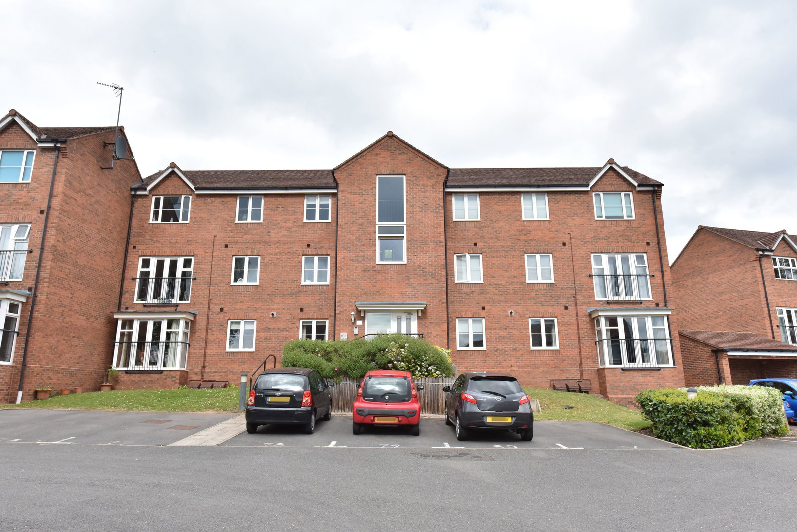 2 bedroom Apartment For Sale