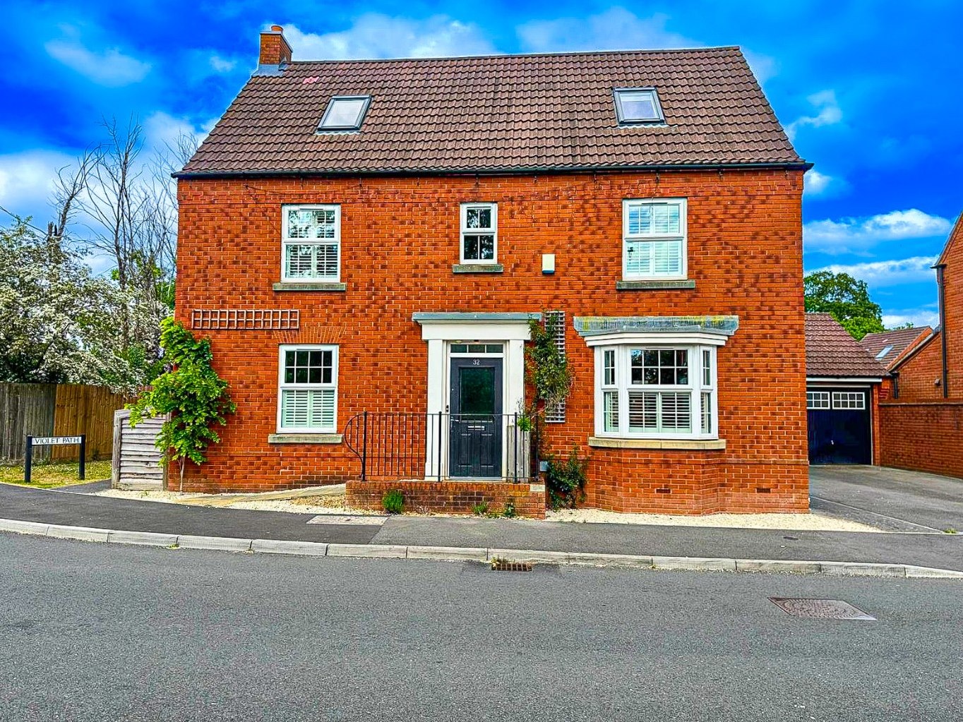 5 bedroom House (unspecified) For Sale
