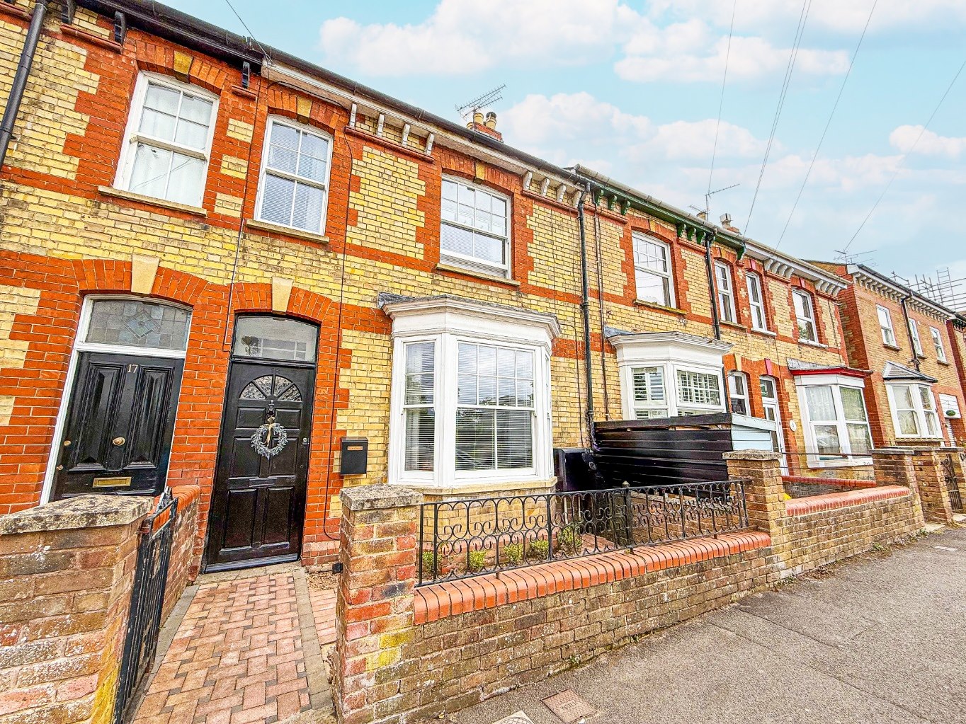 3 bedroom House (unspecified) Under Offer