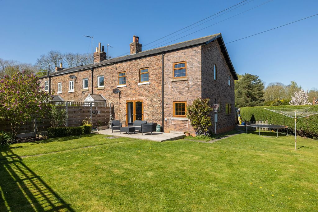 3 bedroom Cottage For Sale