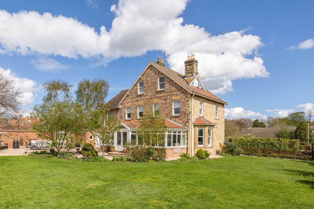 5 bedroom House (unspecified) For Sale
