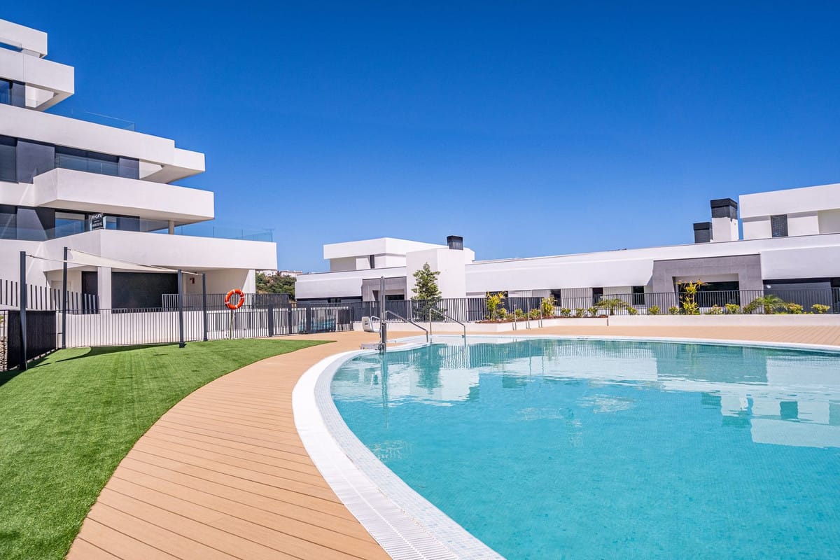 3 bedroom Apartment For Sale