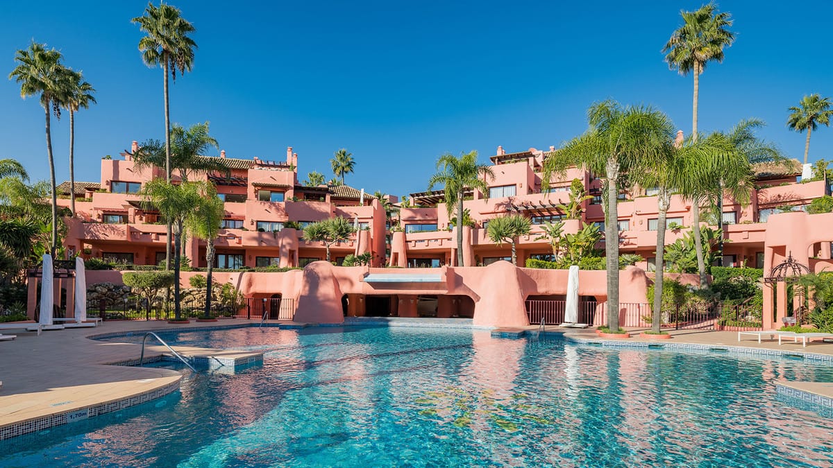 3 bedroom Apartment For Sale