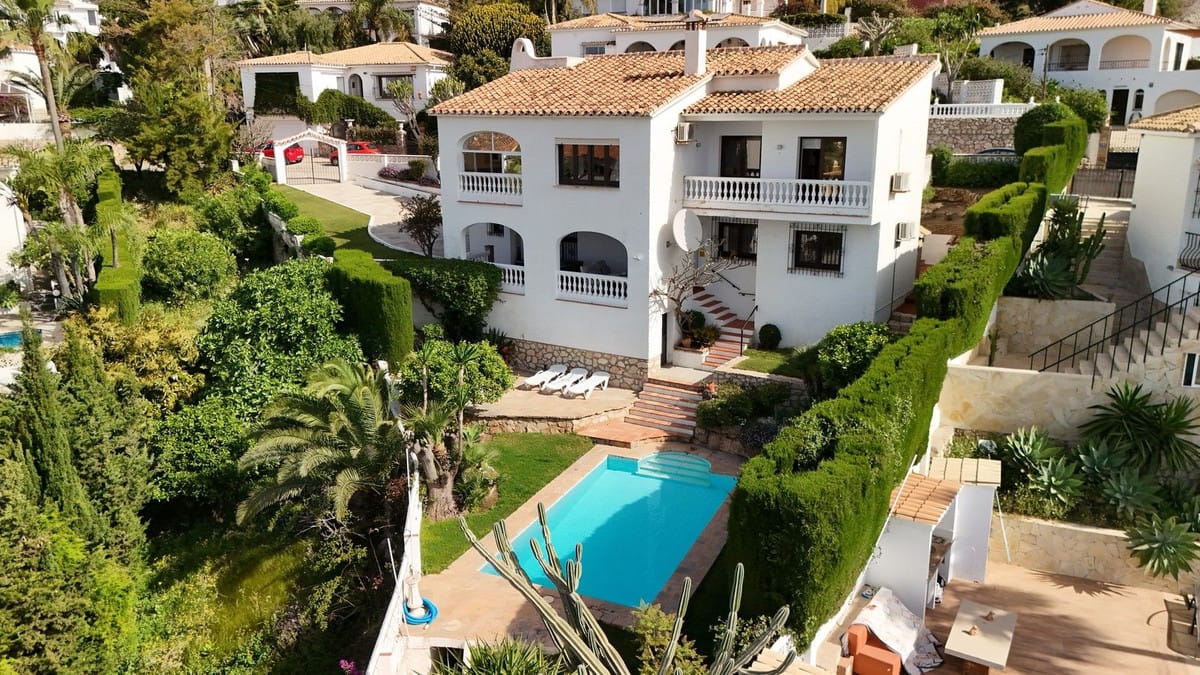 5 bedroom Villa For Sale