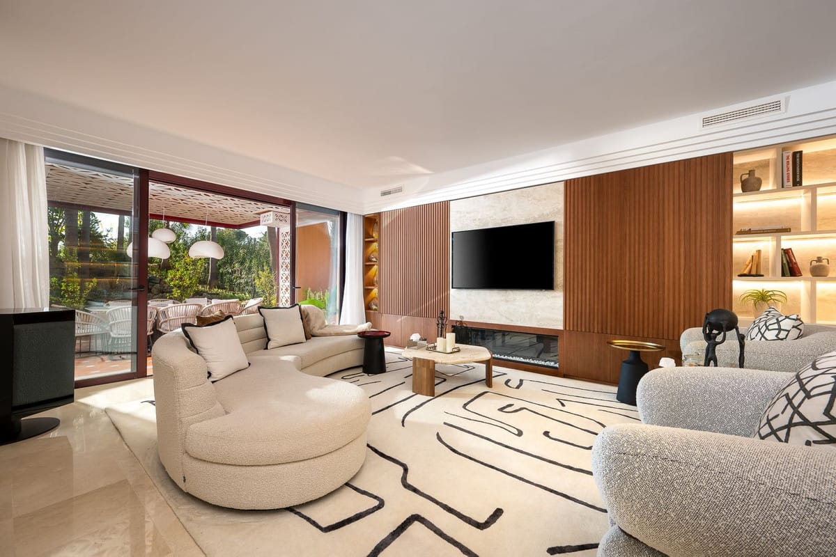 3 bedroom Apartment For Sale