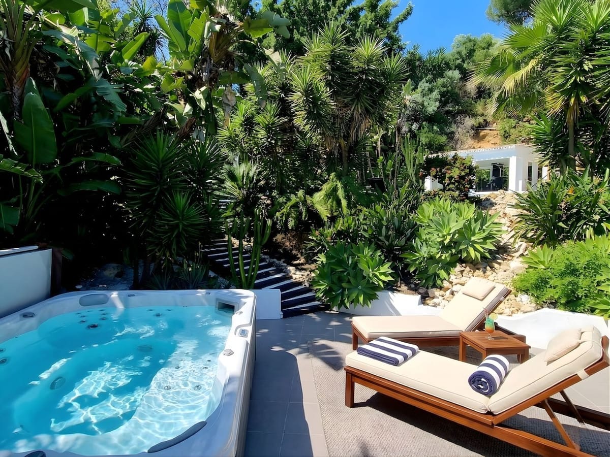 5 bedroom Villa For Sale