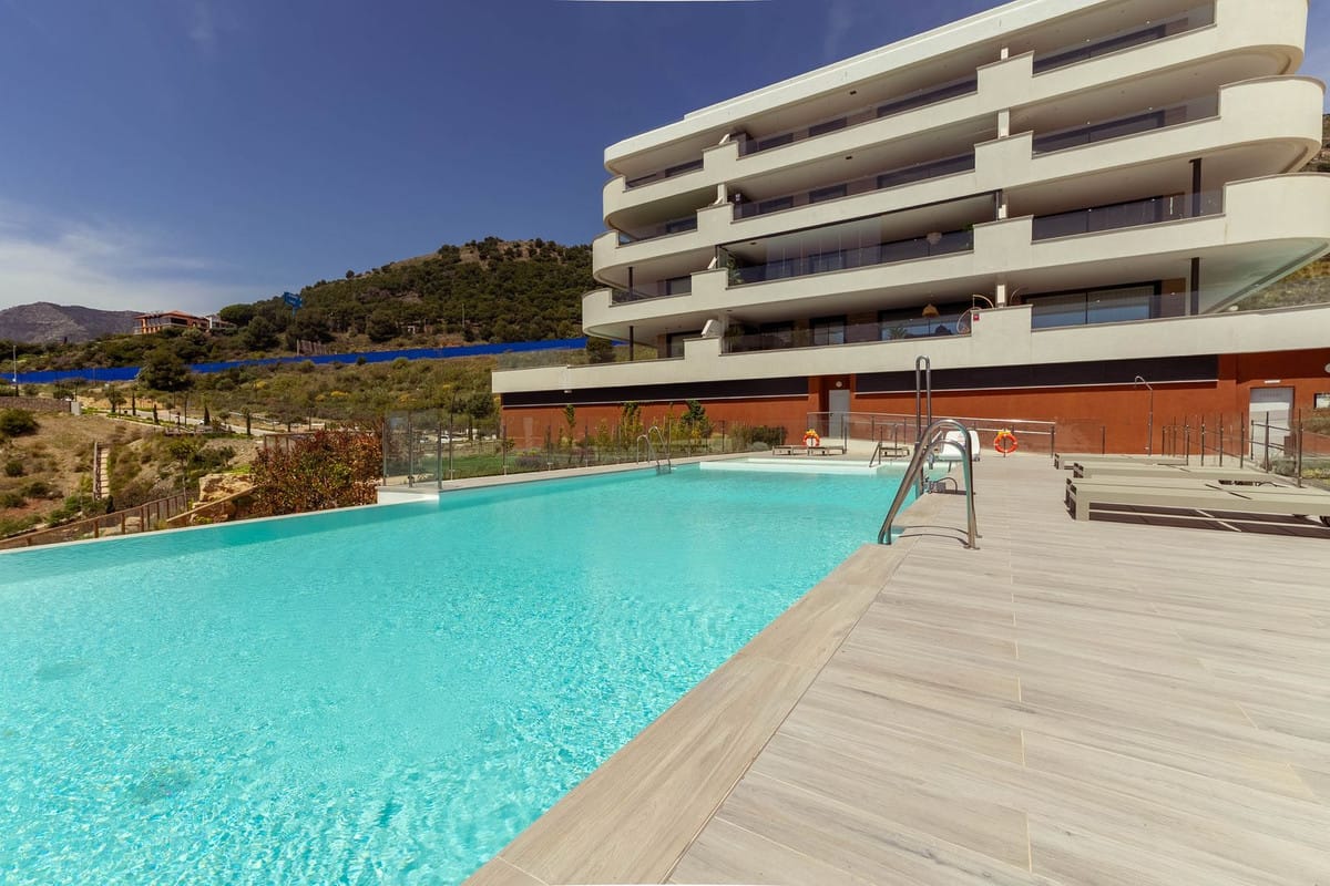 3 bedroom Apartment For Sale