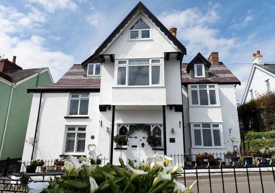 6 bedroom Detached house For Sale