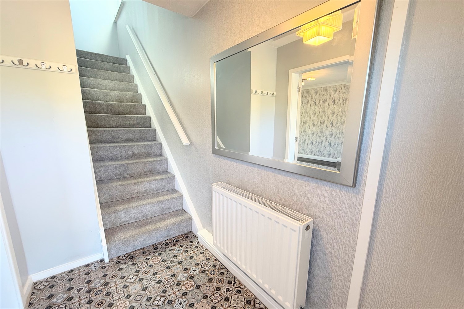 3 bedroom Semi-detached house Under Offer